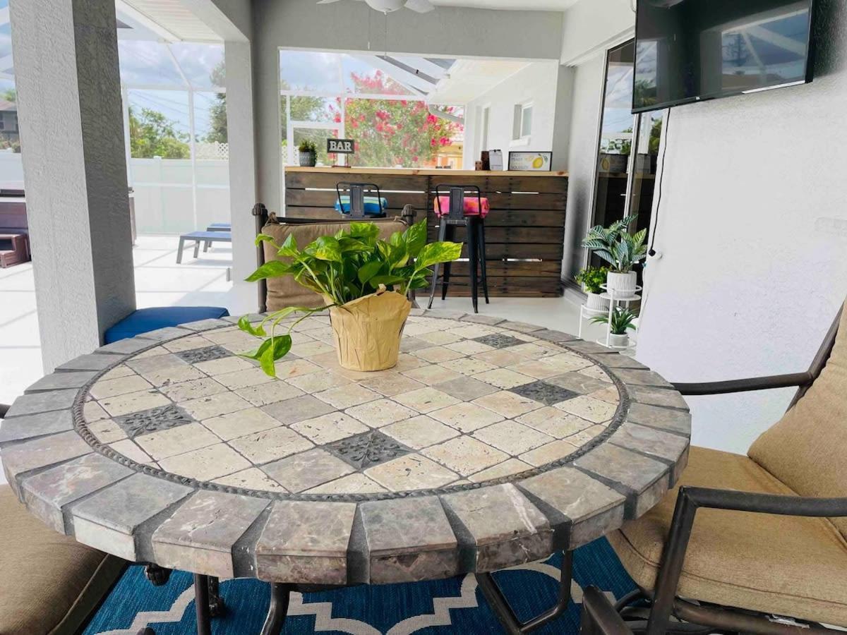 Endless Summer Retreat Jacuzzi 3Kingbed Airhockey Cape Coral Eksteriør bilde